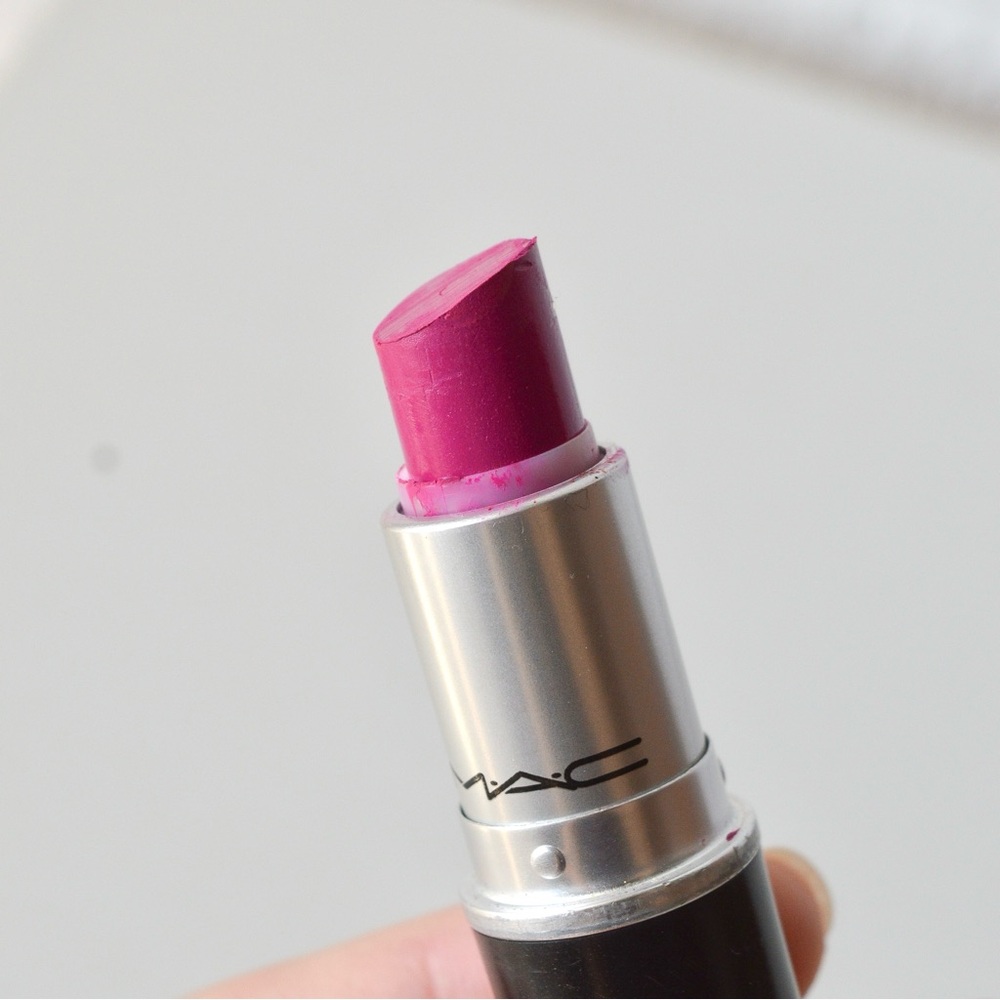 MAC Cosmetics Lipstick *FLAT OUT FABULOUS* Dark fuchsia - Picture 4 of 8